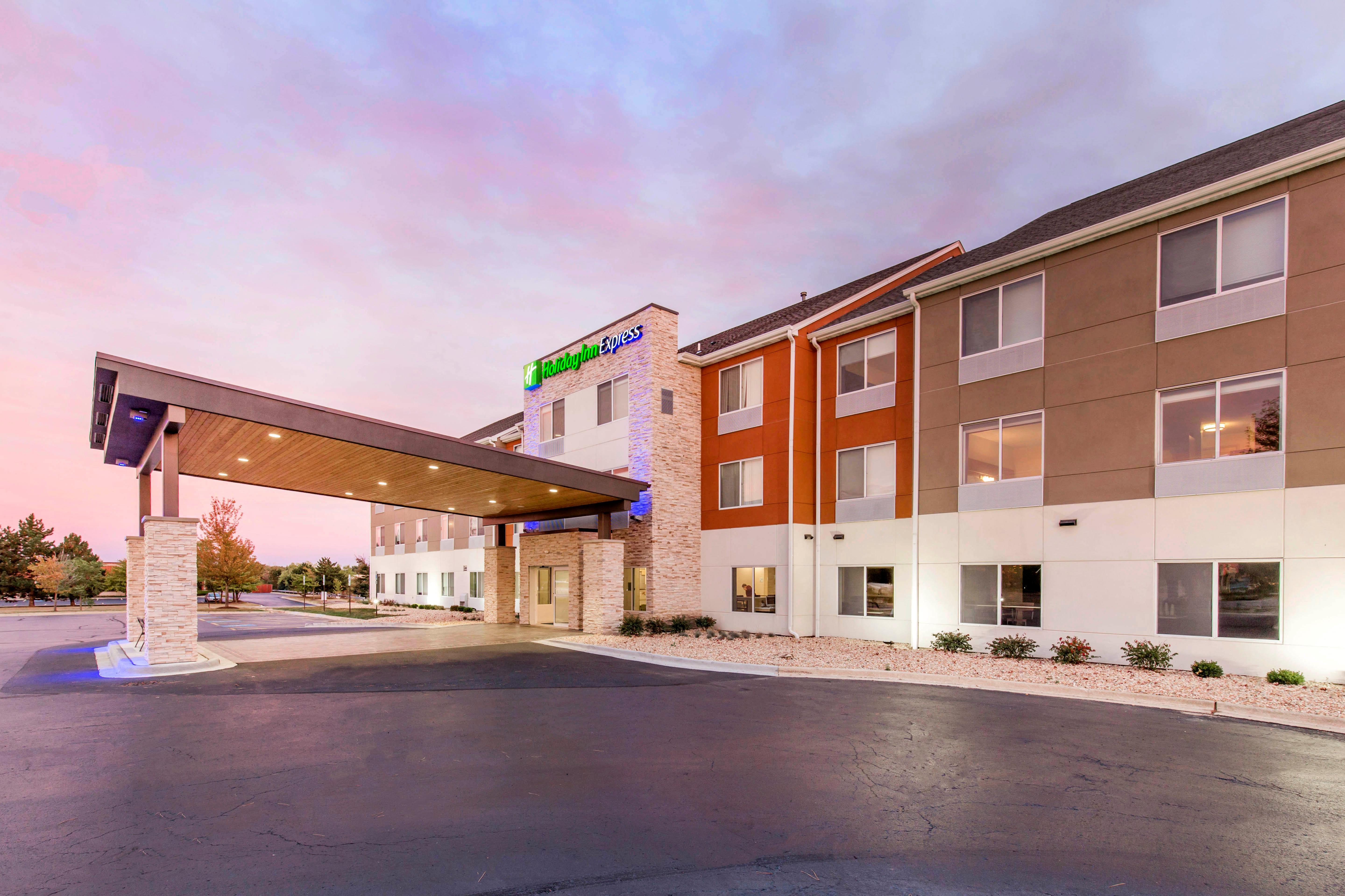 Holiday Inn Express And Suites Chicago West - St Charles, An Ihg Hotel Saint Charles Exterior photo